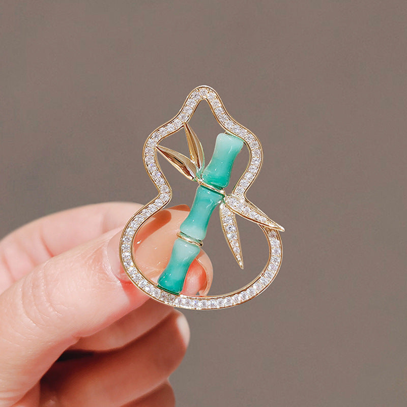 Elegant Anti-slip Brooch Pin – Minimalist Luxury Chest Clip For Women, Discreet Wardrobe Security Pin, Small Chic Decorative Brooch To Prevent Gaping, Premium Quality & Unique Design - Image 50