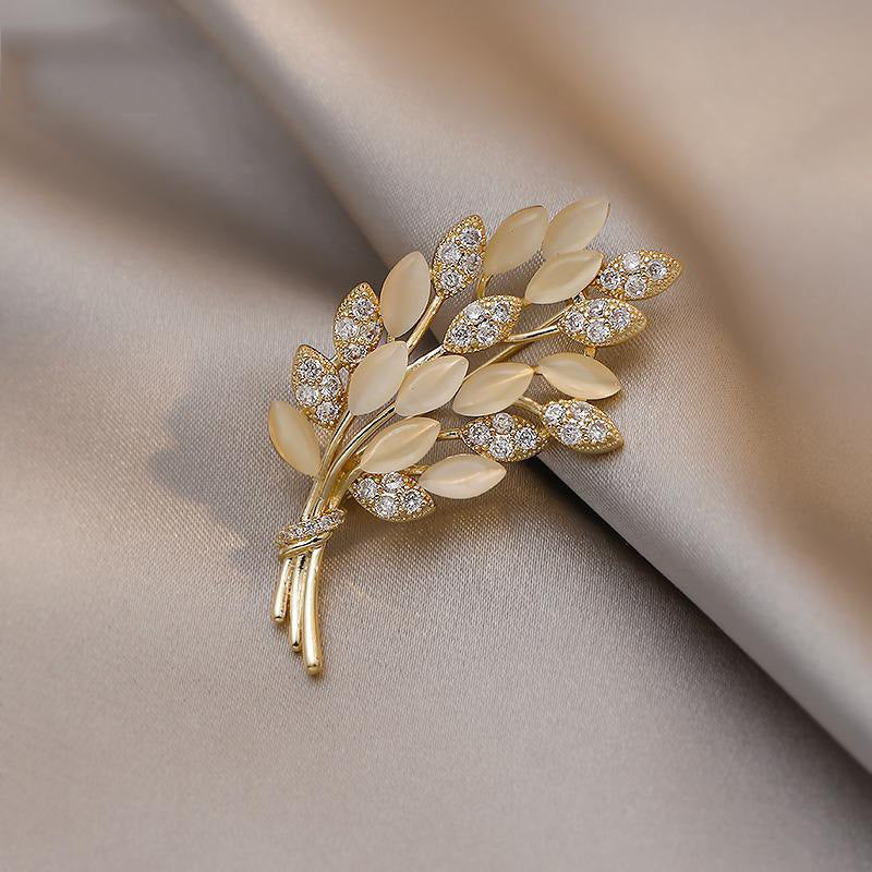 Elegant Anti-slip Brooch Pin – Minimalist Luxury Chest Clip For Women, Discreet Wardrobe Security Pin, Small Chic Decorative Brooch To Prevent Gaping, Premium Quality & Unique Design - Image 11
