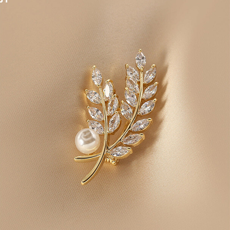 Elegant Anti-slip Brooch Pin – Minimalist Luxury Chest Clip For Women, Discreet Wardrobe Security Pin, Small Chic Decorative Brooch To Prevent Gaping, Premium Quality & Unique Design - Image 8