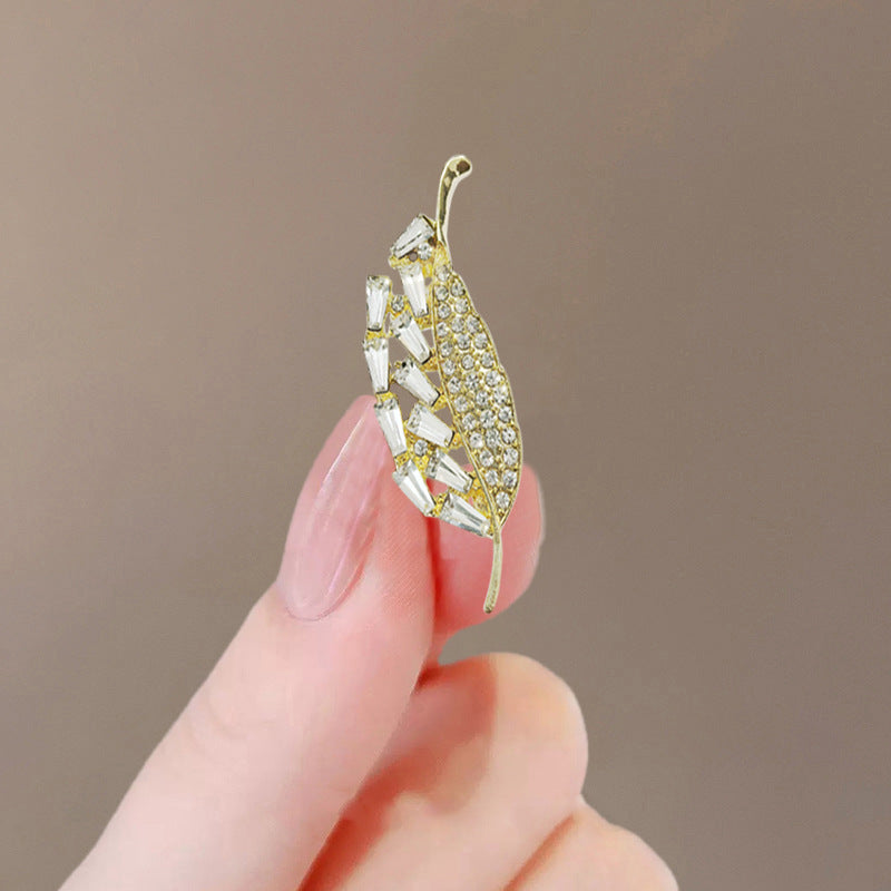 Elegant Anti-slip Brooch Pin – Minimalist Luxury Chest Clip For Women, Discreet Wardrobe Security Pin, Small Chic Decorative Brooch To Prevent Gaping, Premium Quality & Unique Design - Image 95